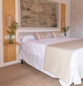 Habitacio donle principal casa lloguer turistic