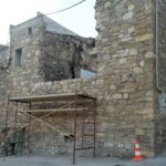 Façana amb grans apertures